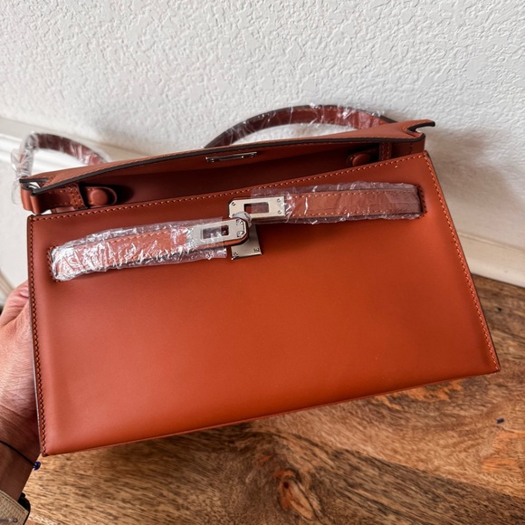 LEATHER INSIDE & OUT Tan Orange 27 Long KL Elan Shoulder Bag Belt Convertible S7 - Picture 11 of 15